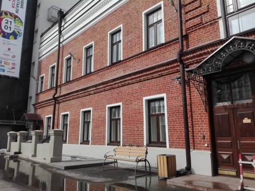 Пескоструйная очистка фасада, лестничного марша